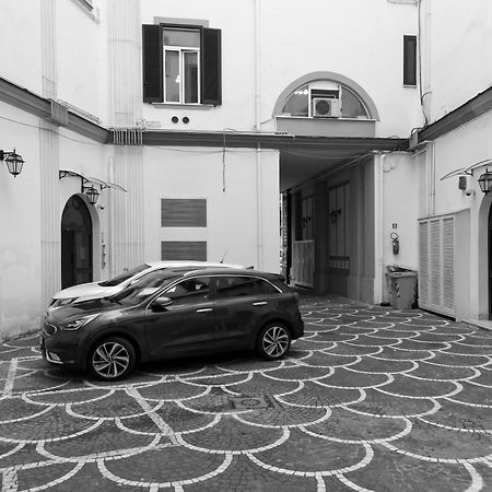 Le Corti Di Napoli Apartments Экстерьер фото