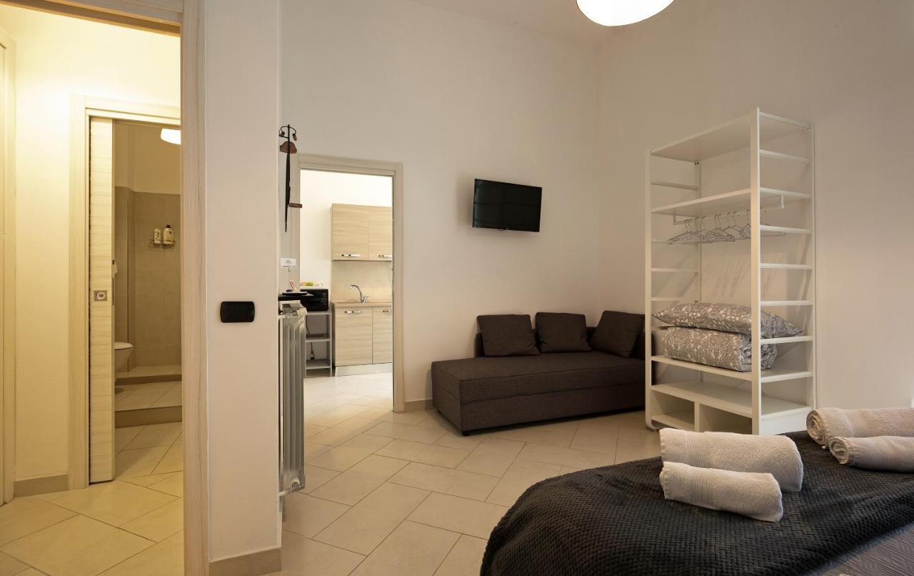 Le Corti Di Napoli Apartments Экстерьер фото