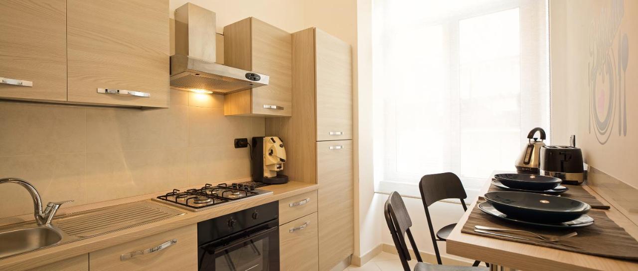 Le Corti Di Napoli Apartments Экстерьер фото