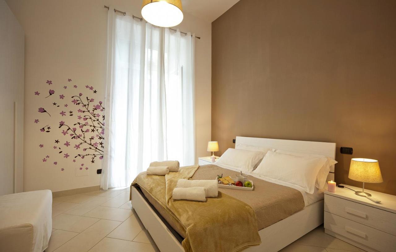 Le Corti Di Napoli Apartments Экстерьер фото