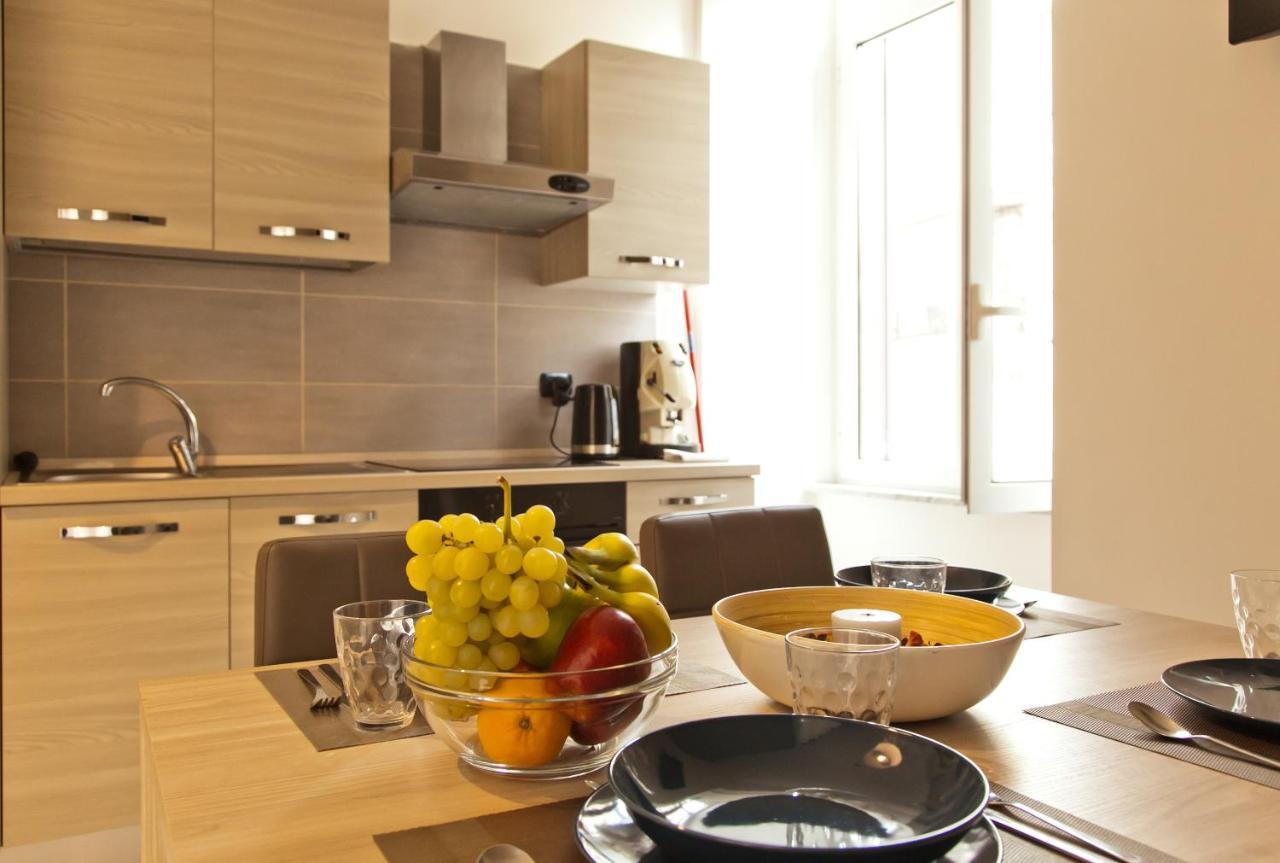 Le Corti Di Napoli Apartments Экстерьер фото