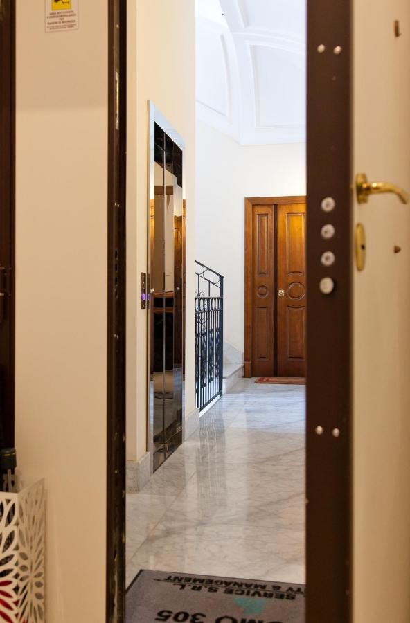 Le Corti Di Napoli Apartments Экстерьер фото