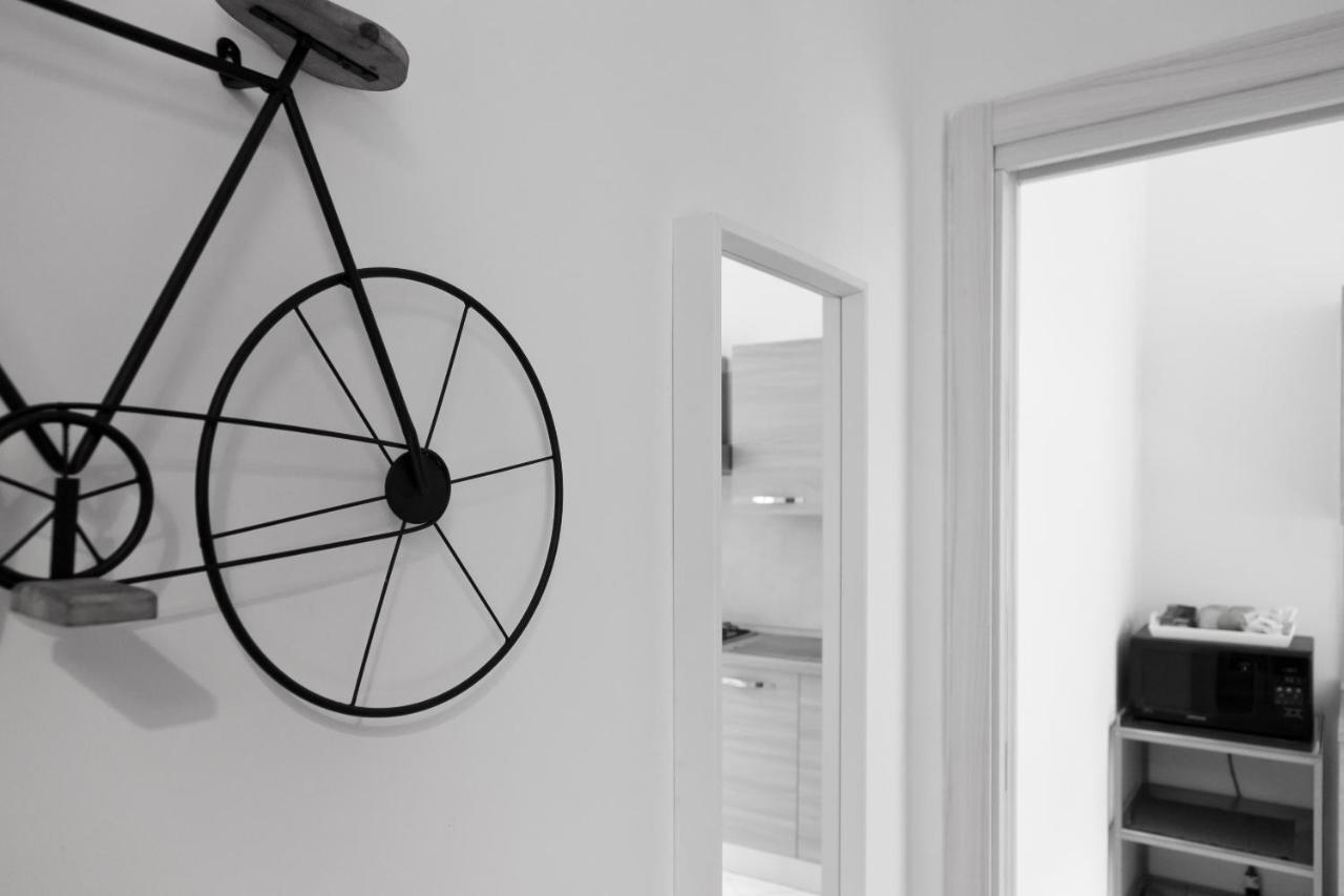 Le Corti Di Napoli Apartments Экстерьер фото