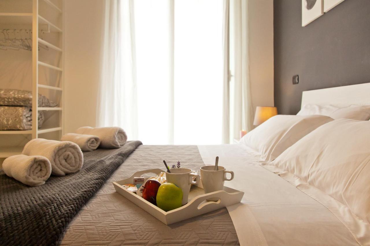 Le Corti Di Napoli Apartments Экстерьер фото