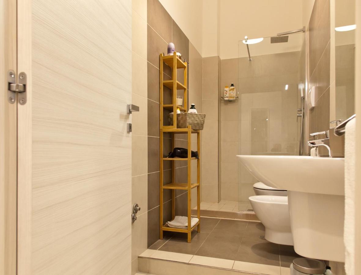 Le Corti Di Napoli Apartments Экстерьер фото