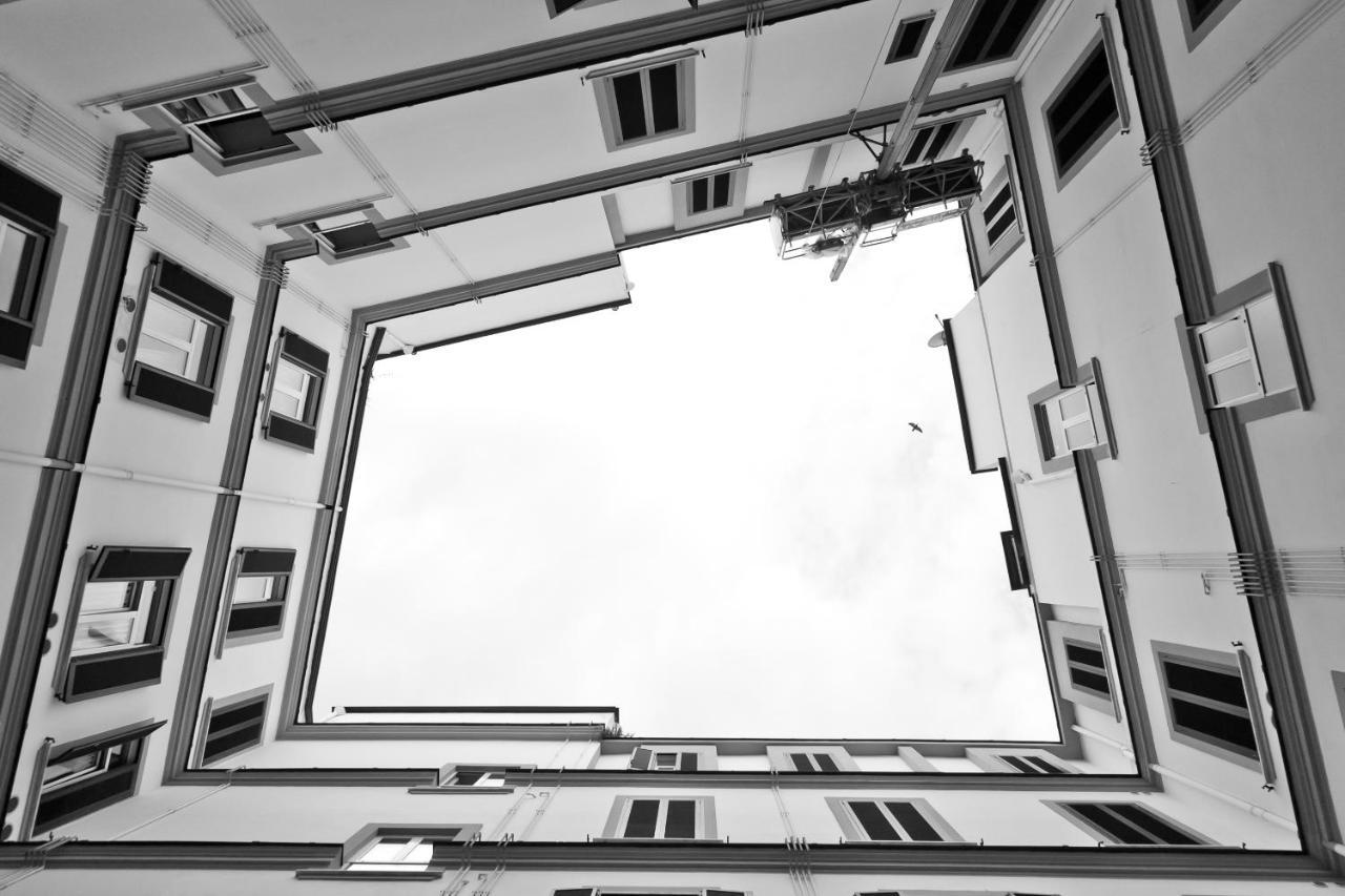 Le Corti Di Napoli Apartments Экстерьер фото