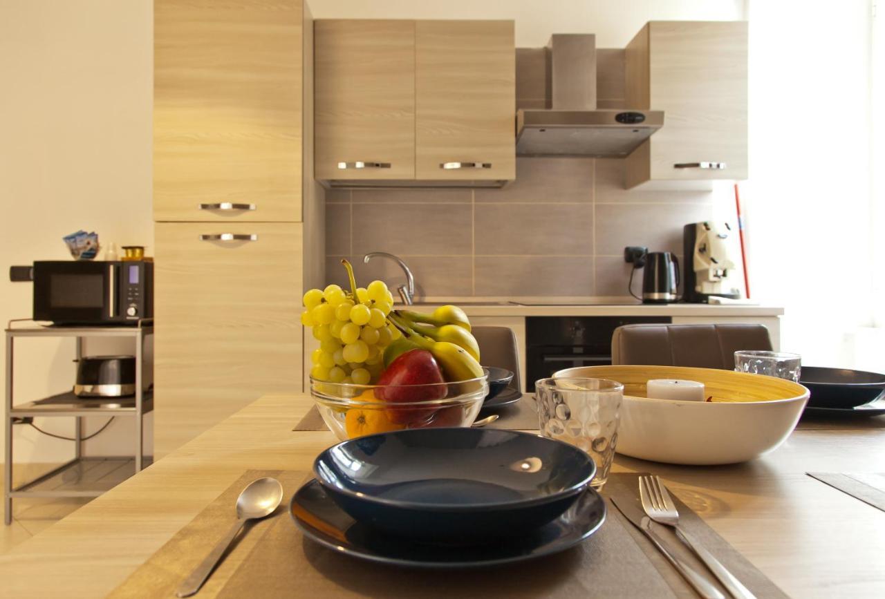 Le Corti Di Napoli Apartments Экстерьер фото