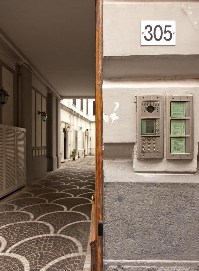 Le Corti Di Napoli Apartments Экстерьер фото