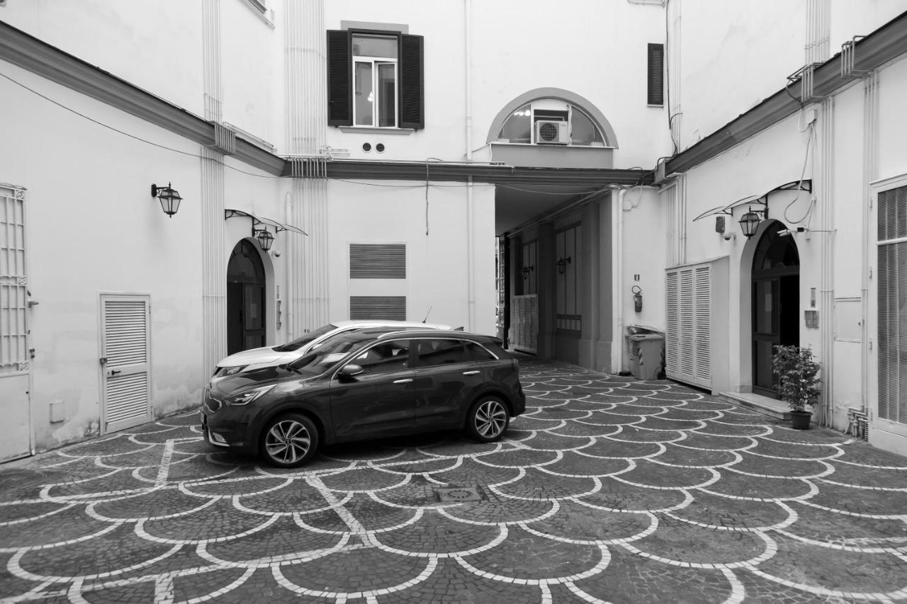 Le Corti Di Napoli Apartments Экстерьер фото